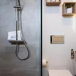Guestredy - A Modern In Lägenhet