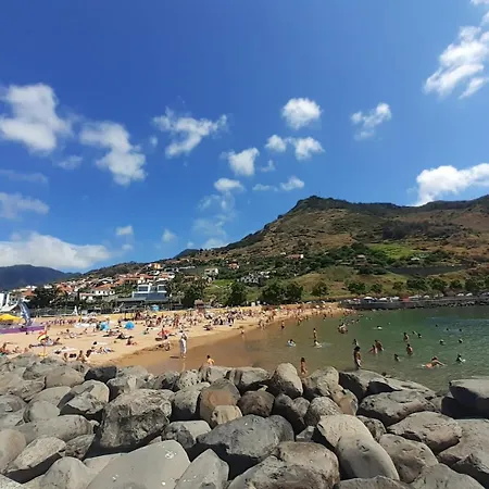 Guestredy - A Modern In * Machico (Madeira)