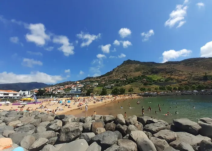 Guestredy - A Modern In * Machico (Madeira)