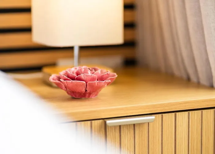 Guestredy - A Modern In * Machico (Madeira)